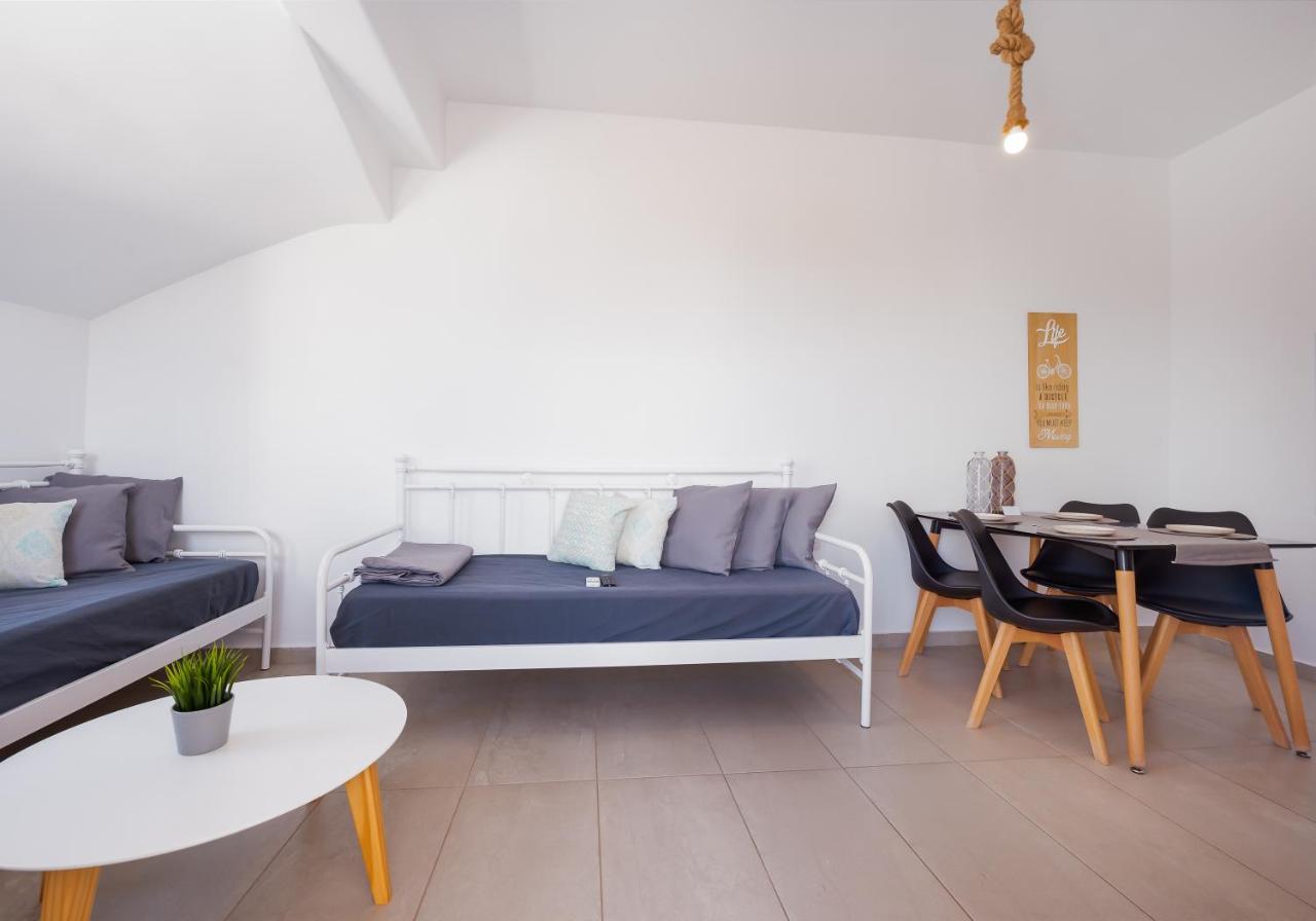 Anzuelo Apartments Megalochori  ภายนอก รูปภาพ